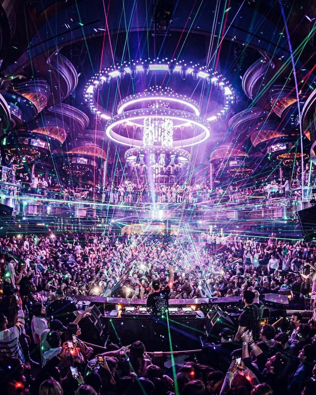 Interior Club Djakarta dengan neon lights